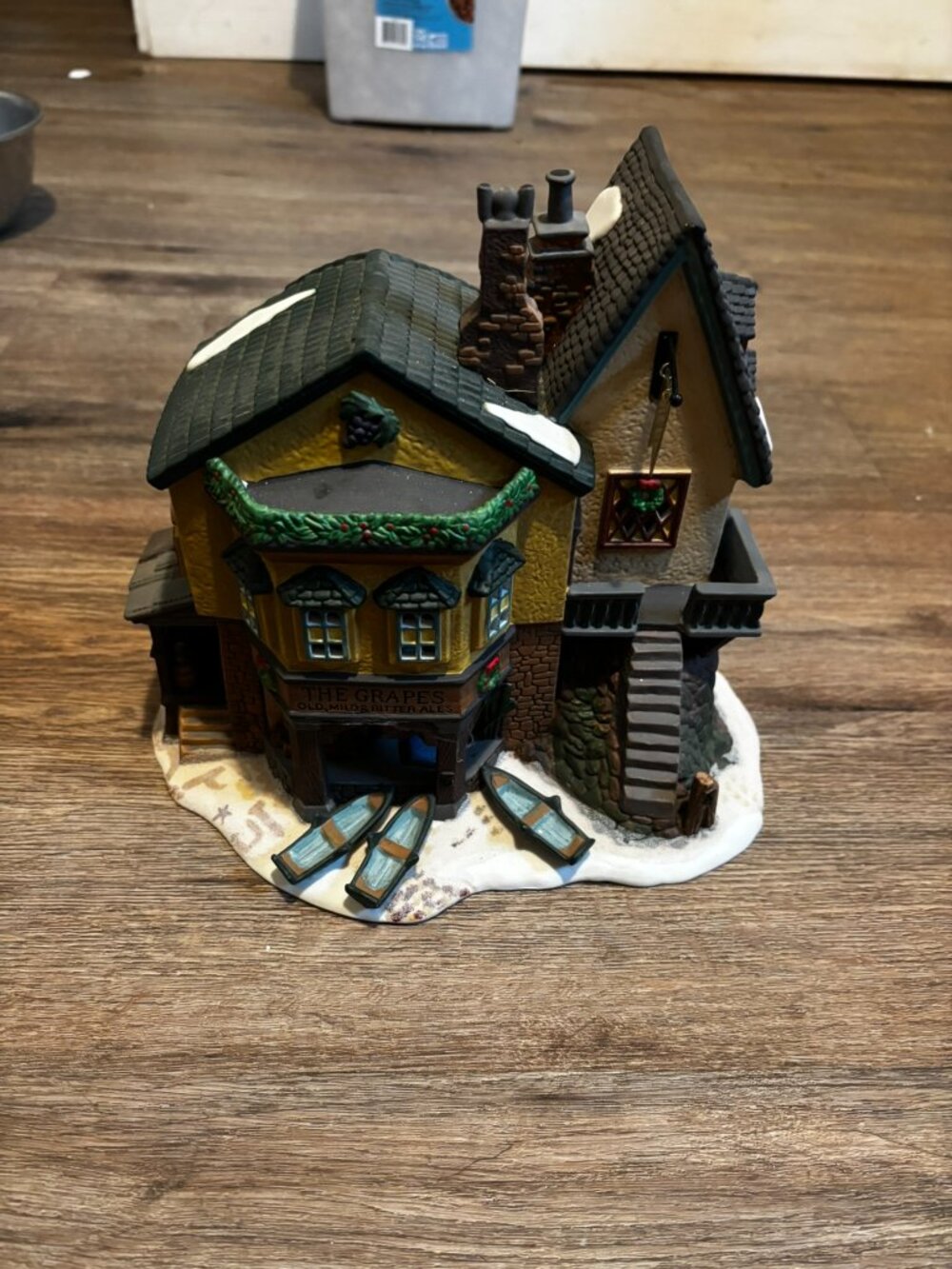 Dickens Collectables Christmas Village light up house The Grapes Inn